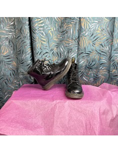 Boots-Dr Martens T-27 2